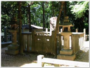 忠勇隊十七烈士墓所